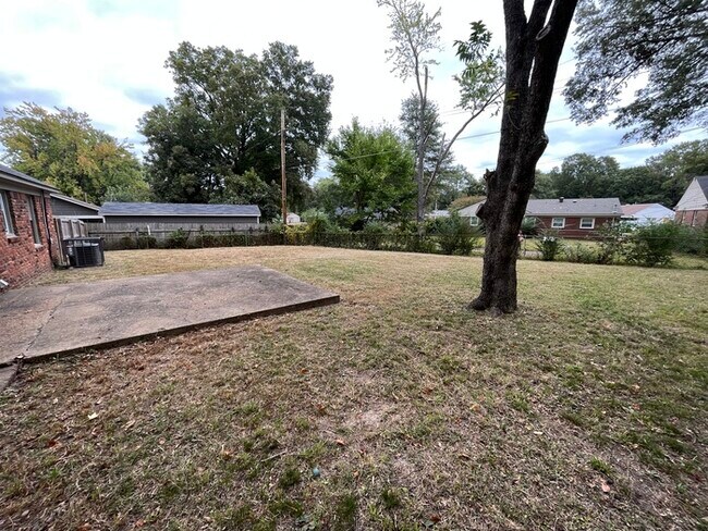 Building Photo - 3684 Bedford Ln - Available Now!