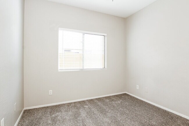 Building Photo - 13797 W Redfield Rd