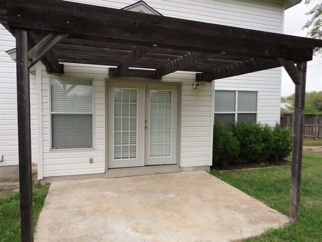 Building Photo - 1000 Silverstone Ln