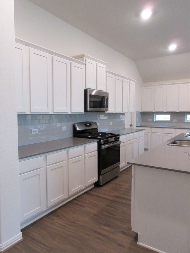 Building Photo - Carneros Ranch 3-bedroom/2-bath Home - Leander ISD