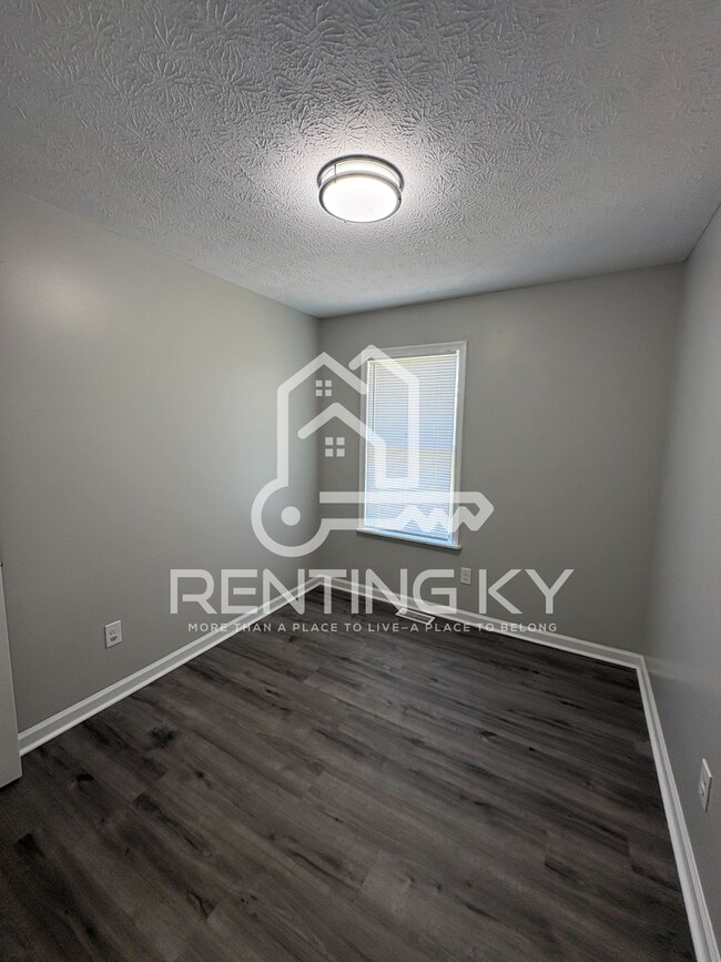 Building Photo - Updated 3-Bed, 1.5-Bath Townhome with a Garage!