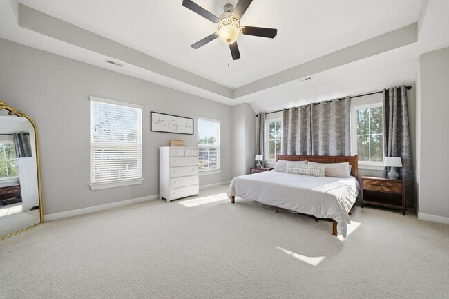 Building Photo - 1824 Hazelwood Rd