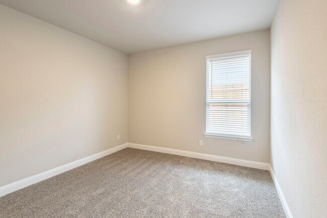 Building Photo - 2301 Ruff Rd