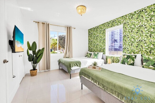 Building Photo - 809 S Ocean Dr
