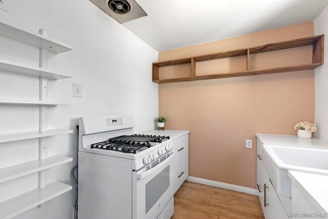 Building Photo - 2548 Violet St