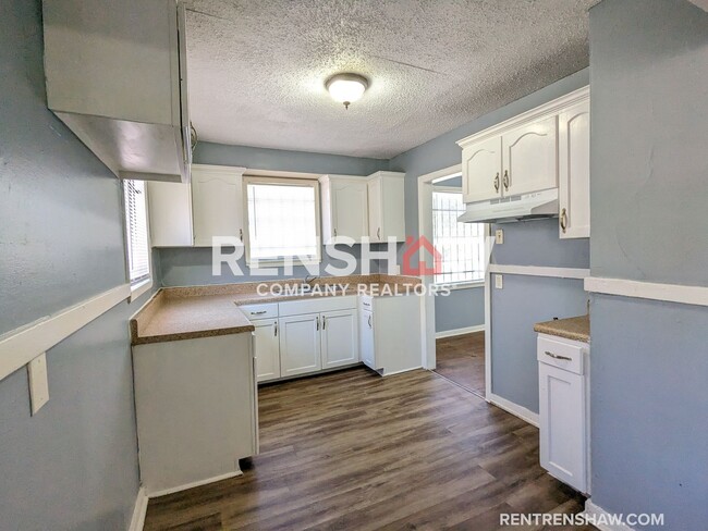 Building Photo - Accepting Section 8 Vouchers - 1891 Clover...