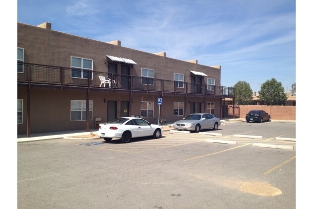 Building Photo - 813 Ortiz Dr SE