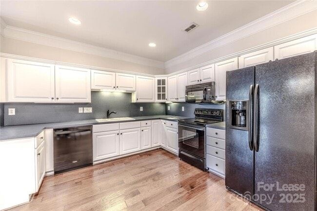 Building Photo - 8189 Windsor Ridge Dr