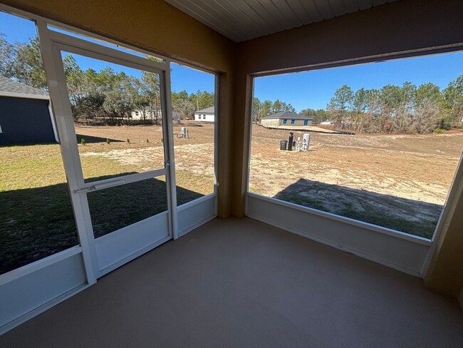 Building Photo - Great 3/2 in ideal location