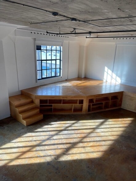 Building Photo - 247 4th St