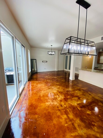 Building Photo - 840 Tchoupitoulas St