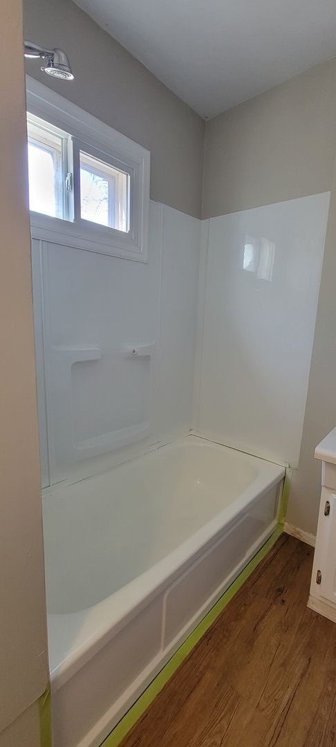 Building Photo - 2 Bedroom 1 Bath Home