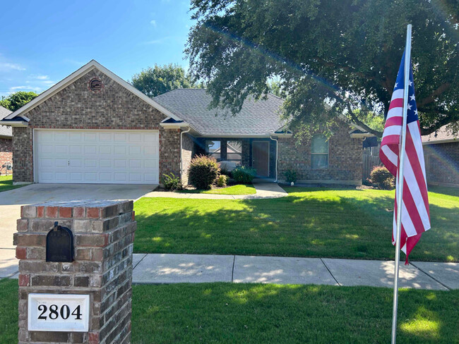 Building Photo - 2804 Tenison Dr