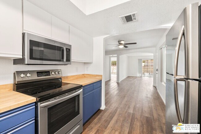 Building Photo - 505 S Farrell Dr