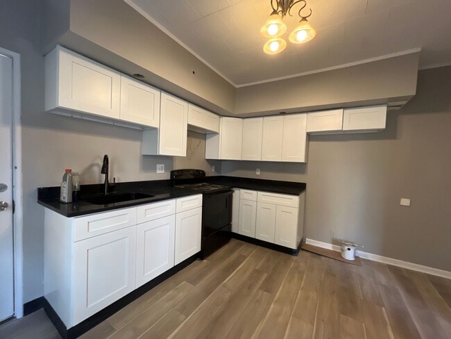 Building Photo - Newly renovated 3-bedroom, 2-bath home in Allentown