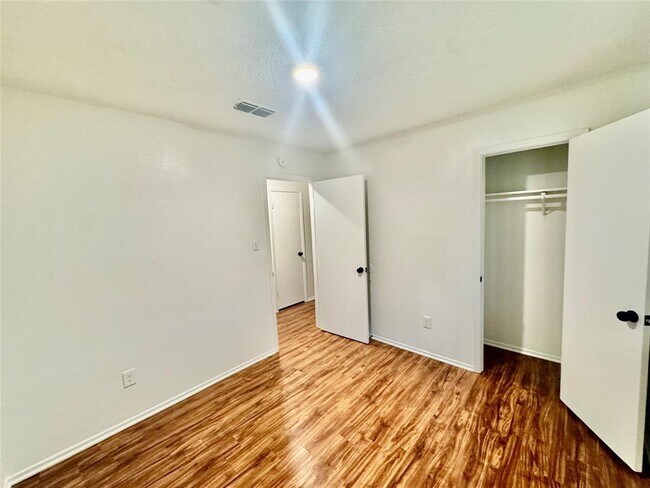 Building Photo - 5105 Purple Sage Dr