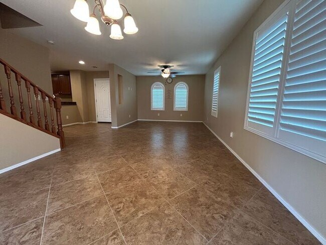 Building Photo - 2251 S Ponderosa Dr