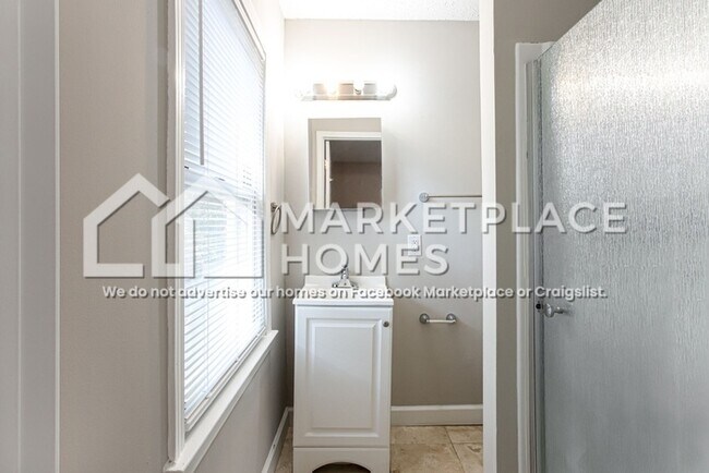 Building Photo - 3516 Maryvale Dr
