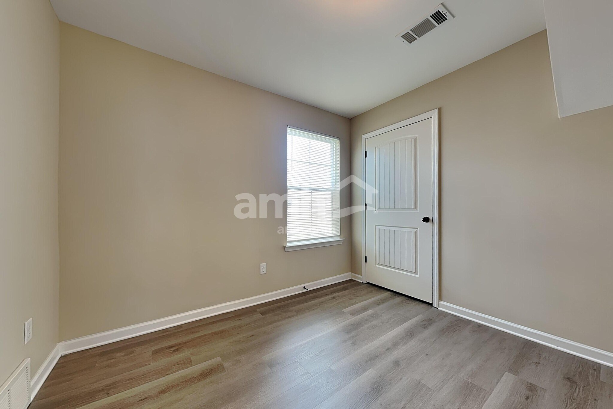 Building Photo - 10185 Sorrento Pl