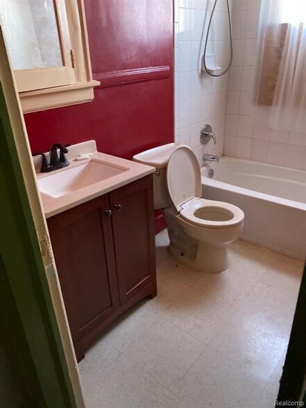 Building Photo - 15518 Snowden St