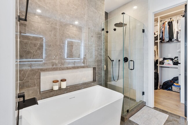 Building Photo - 1504 Ennis St