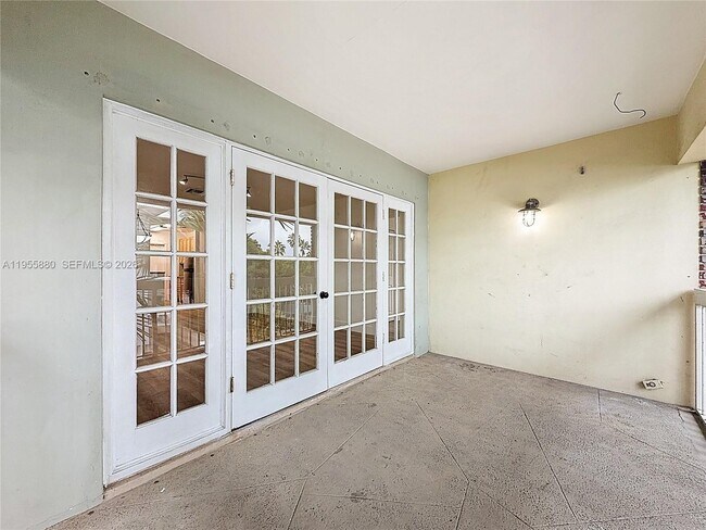 Building Photo - 2424 SE 17th St