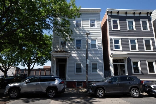 Building Photo - 59 W Seventh St