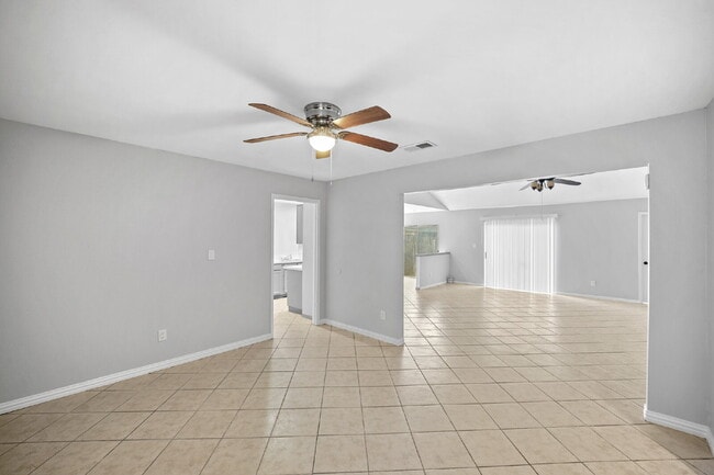 Building Photo - "Charming 3-Bedroom Haven on Gladewell Drive with Elegant Granite Touches!"