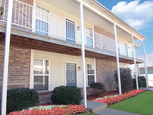 Building Photo - Auburn Place Town And Garden Homes