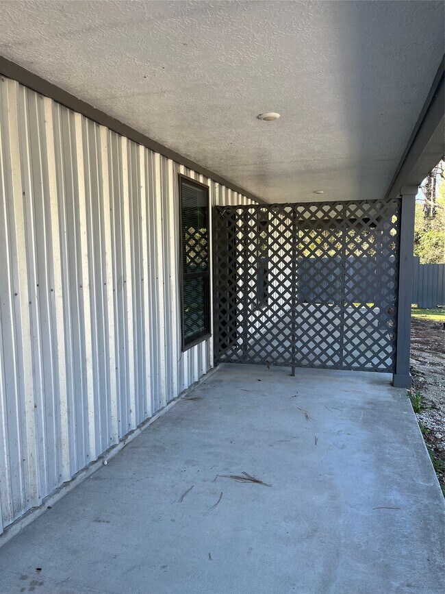 Building Photo - 18222 Bonnie Alice Dr