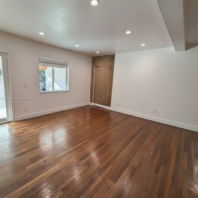 Building Photo - 1345 SW 60th Ct