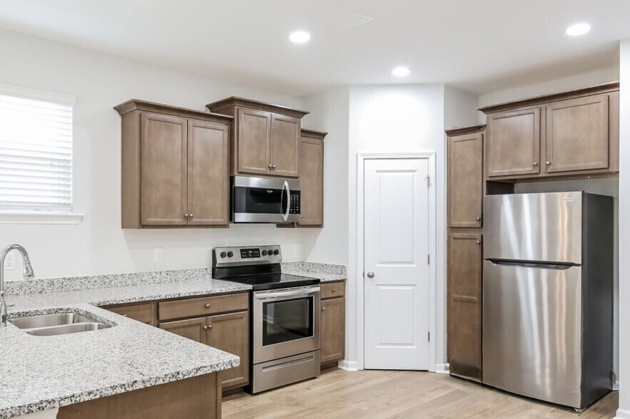 Building Photo - 200 Bosa Ln