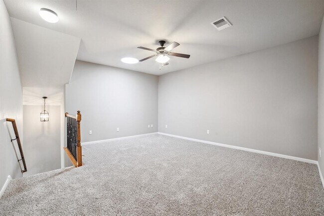 Building Photo - 400 Hummingbird Ln