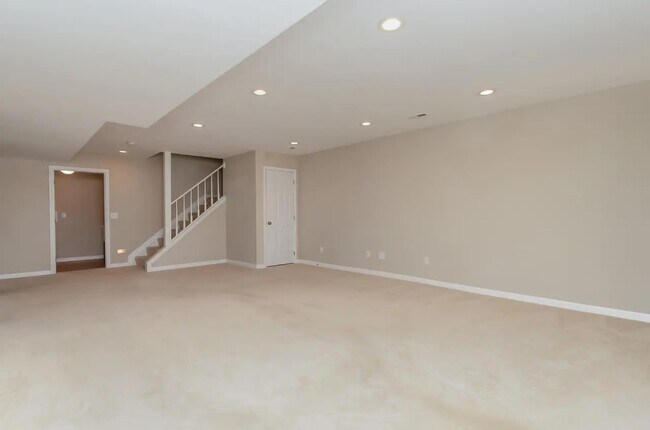 Building Photo - 1703 Cottontail Dr