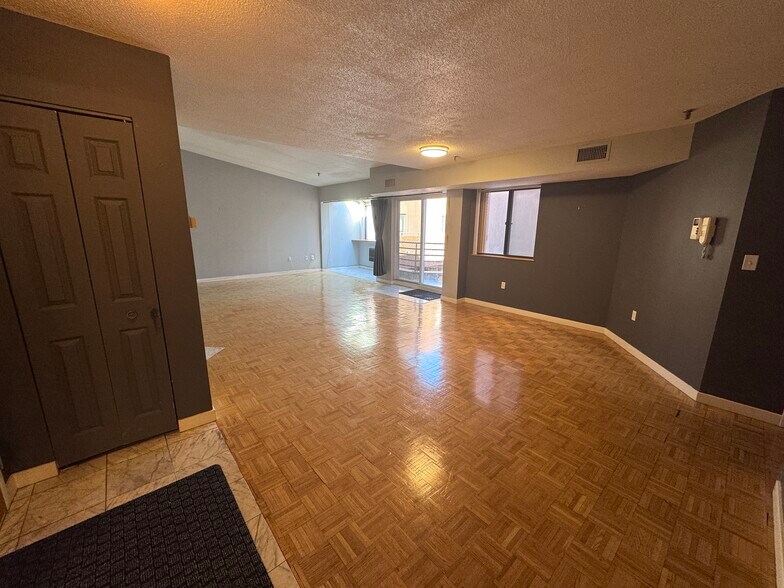 Building Photo - 147 Kelton St