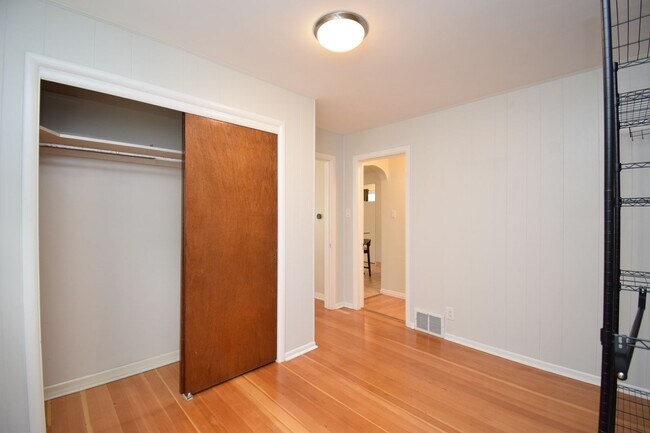 Building Photo - 5806 Highland Dr