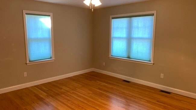 Building Photo - 500 Justin Dr