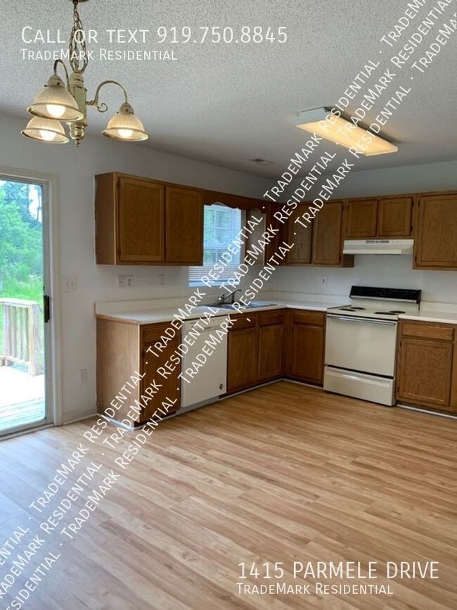 Building Photo - 3 Bedroom 2 Bath house Close to Hospital o...