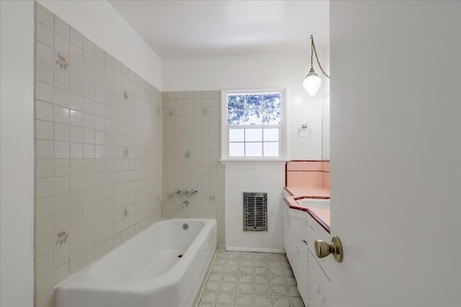 Building Photo - 3532 Maplewood Ave