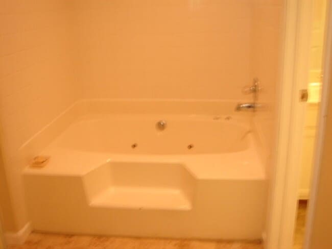 Building Photo - Virginia Beach - Glenwood - 3/4 BR, 3 BA