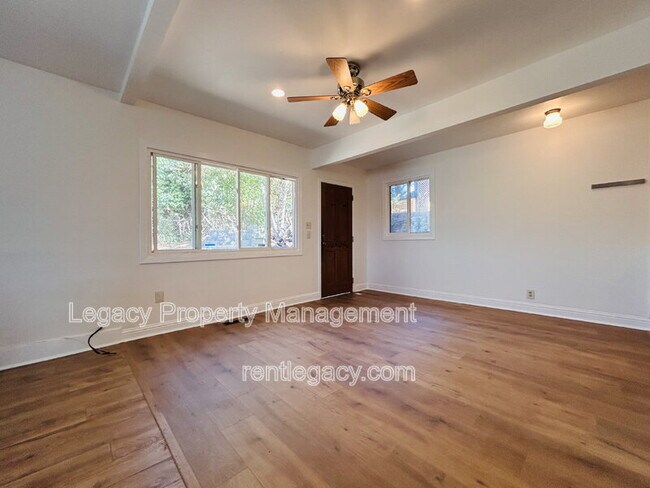 Building Photo - 653 Alhambra St