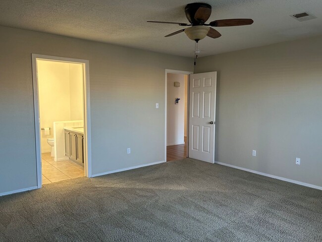 Building Photo - Move-In Special! $100 Off Per Month | 5 be...