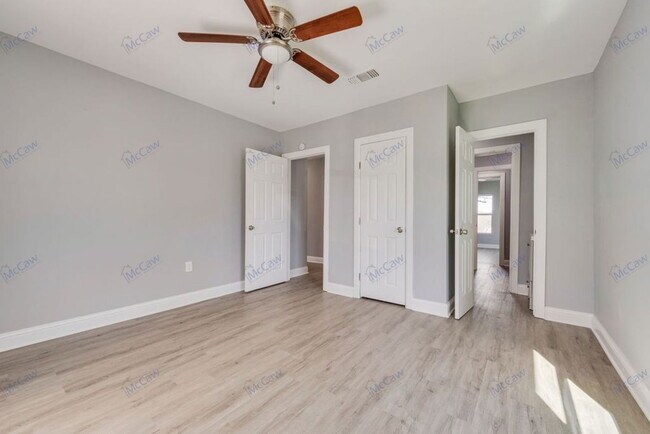 Building Photo - 609 E Morton St