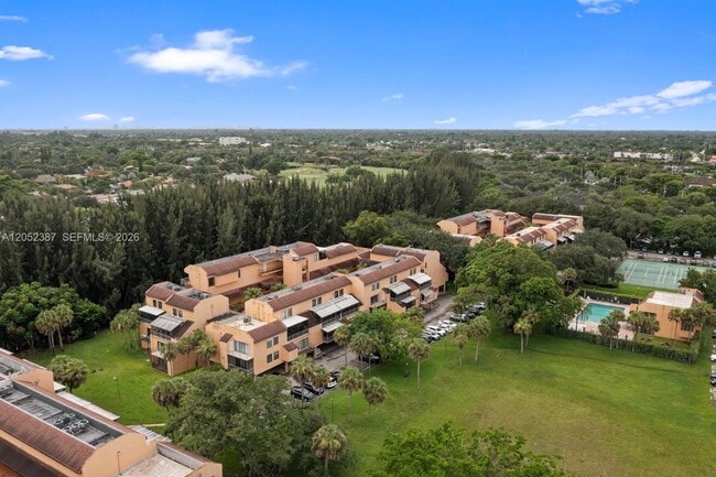 Building Photo - 430 Commodore Dr