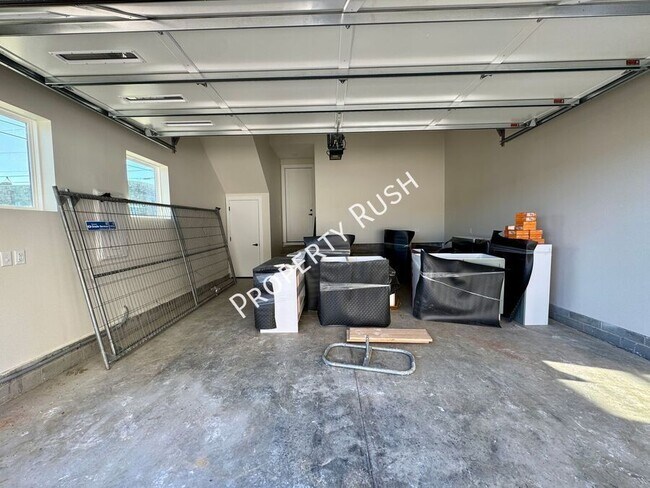 Building Photo - 1865 Zeta Way