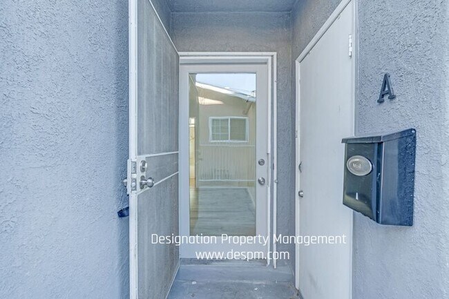 Building Photo - 3220 Casitas Ave