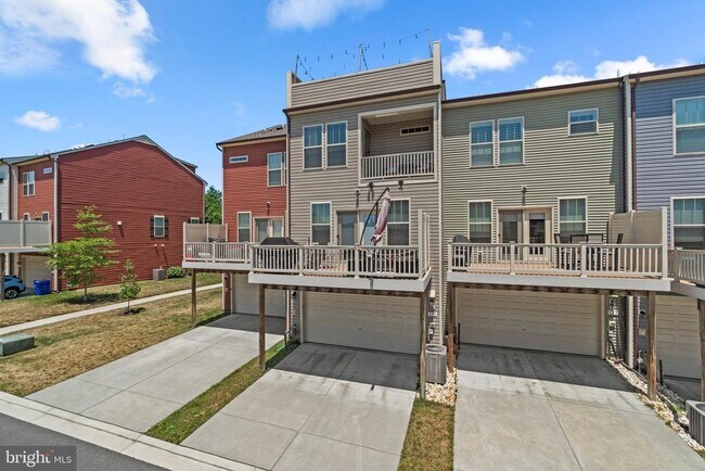 Building Photo - 829 Badger Ave