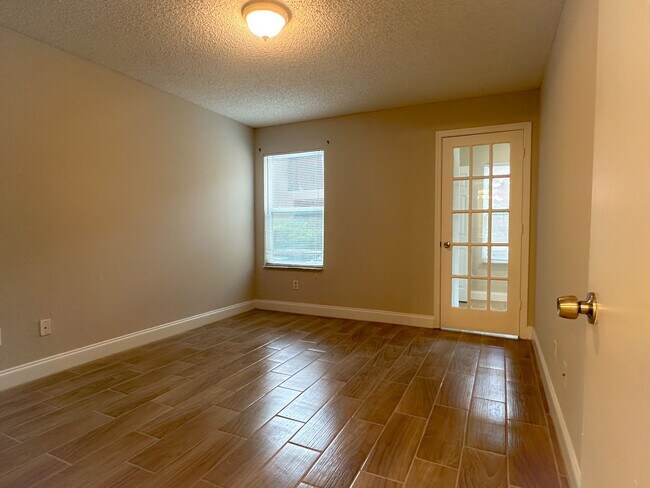 Building Photo - Venetian Place - 416