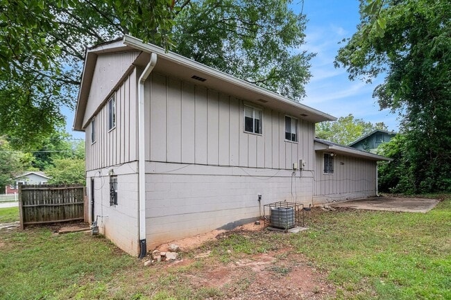 Building Photo - 4 bdrm, 2 bath in Jonesboro