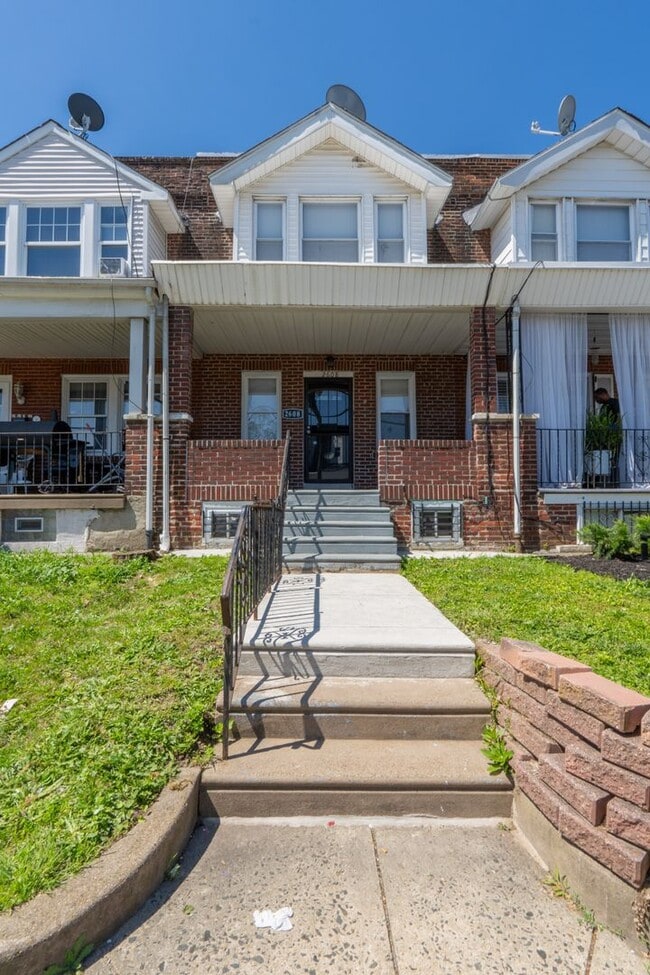 Building Photo - Newly rehabbed 3 bedroom